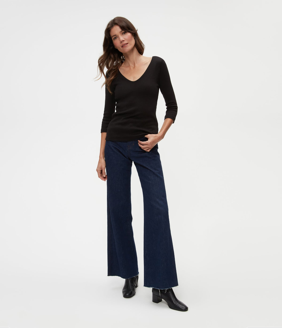 ANGELINA SHINE VNECK TEE