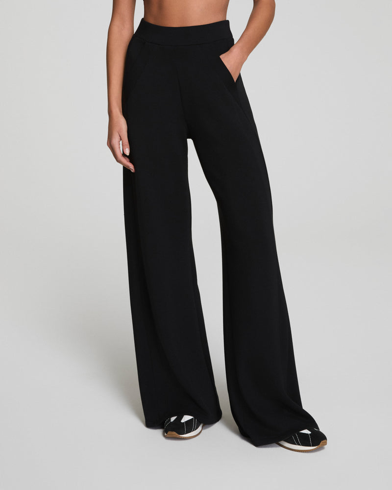 AIRESSENTIALS TRACK PANT