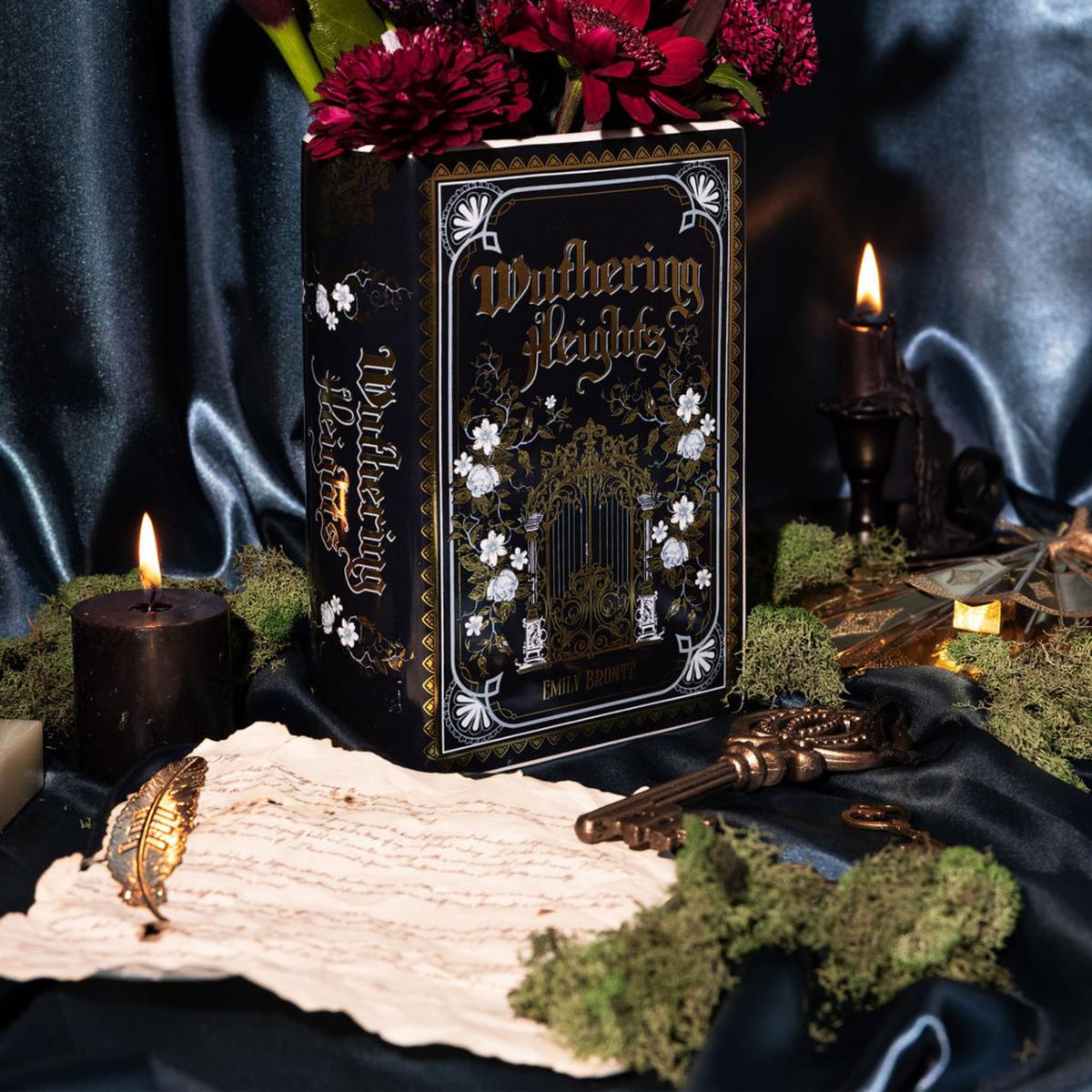 LARGE BOOK VASE WUTHERING HEIGHTS