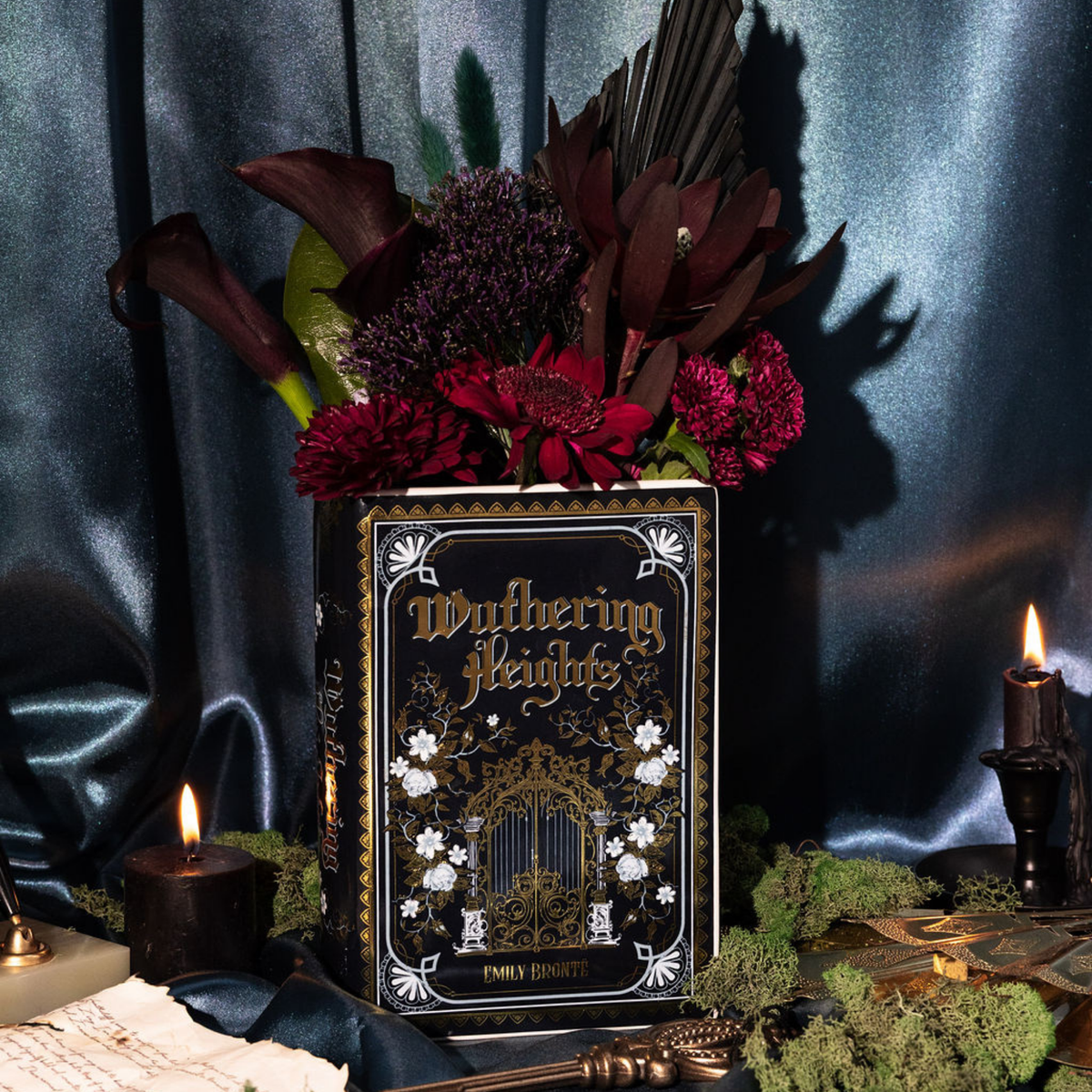 LARGE BOOK VASE WUTHERING HEIGHTS