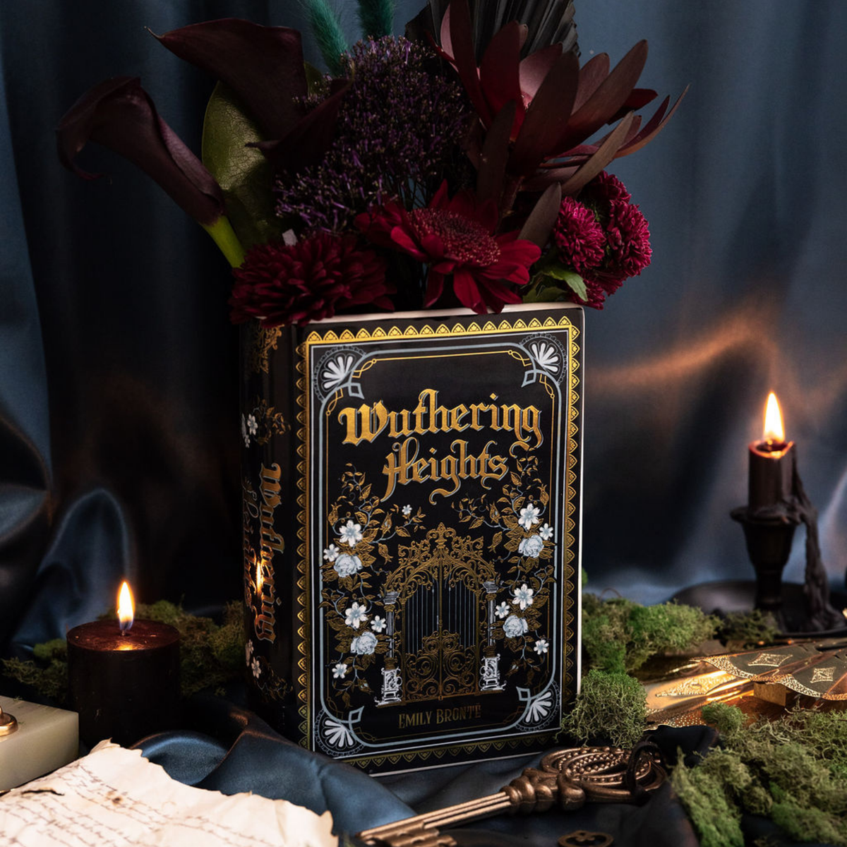 LARGE BOOK VASE WUTHERING HEIGHTS