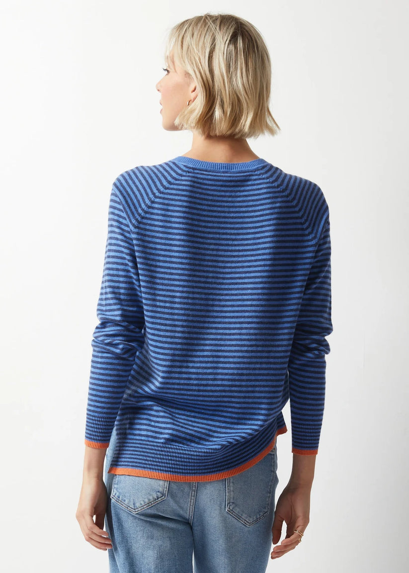 ESSENTIAL STRIPE V SWEATER