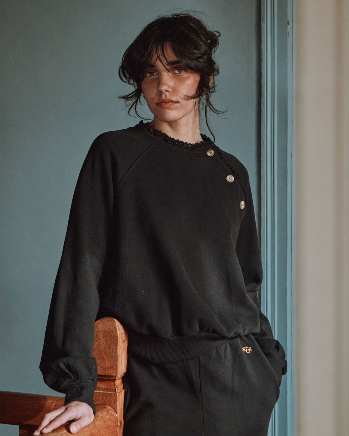 BUTTON SWEATSHIRT