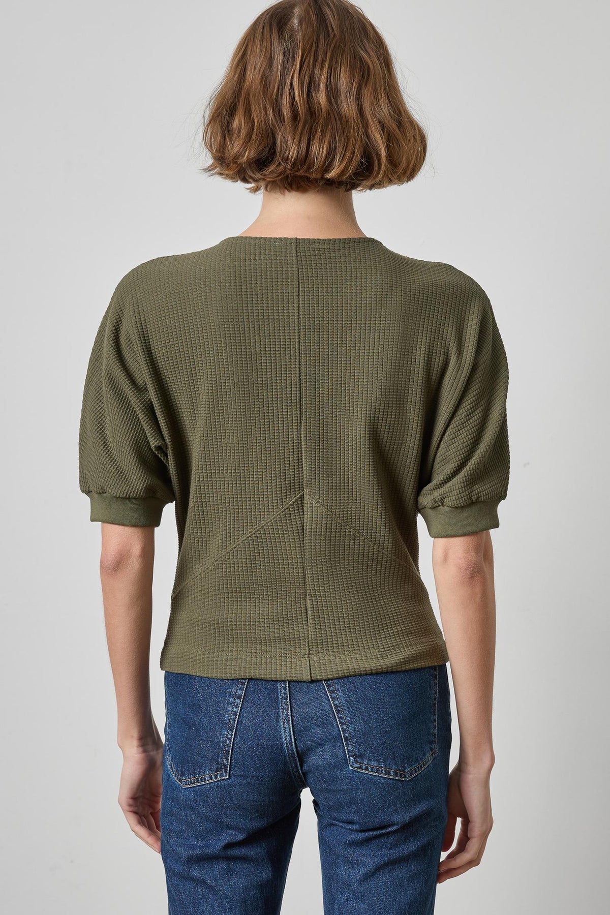 SEAMED VNECK TOP