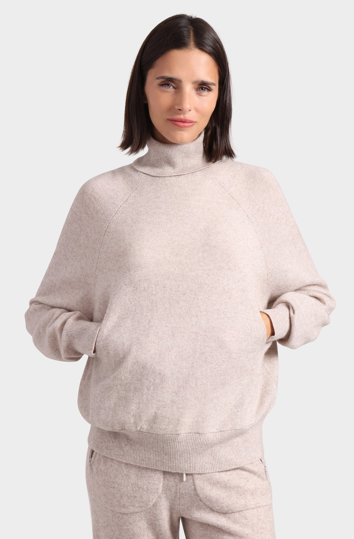 CASHMERE FRONT POCKET TURTLENECK