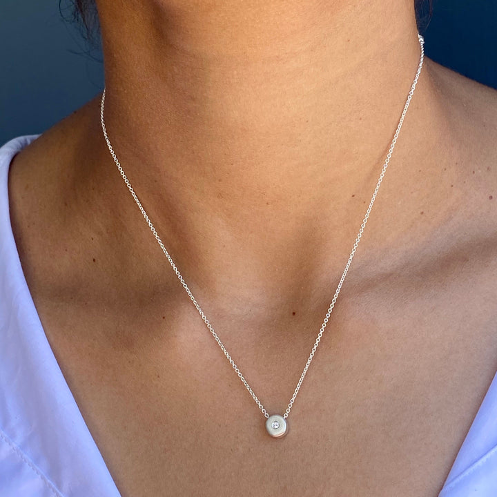 TINY CIRCLE W/DIAMOND SILVER NECKLACE