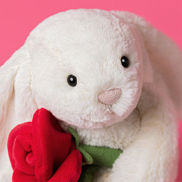 CREAM BUNNY W/ ROSE