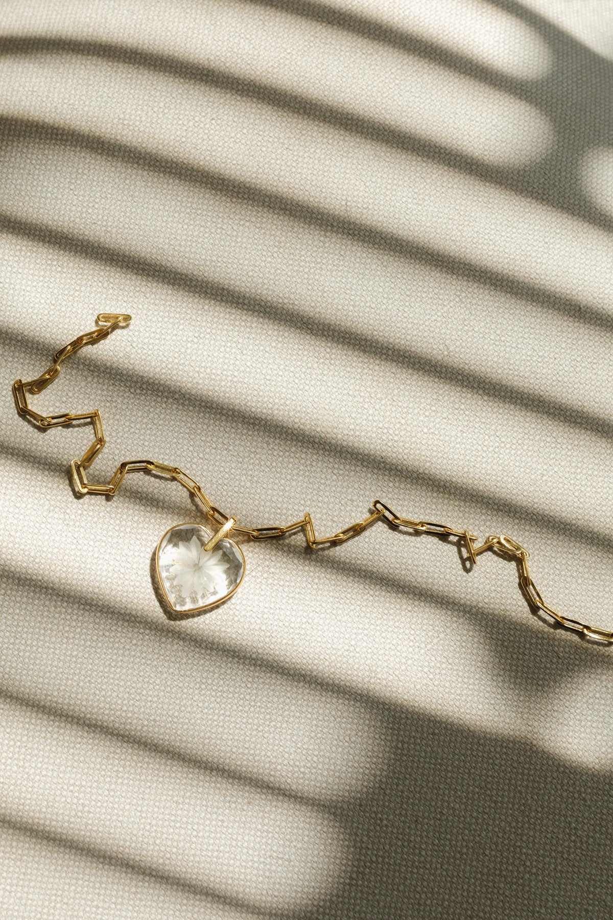 NIEVES NECKLACE CRYSTAL QUARTZ