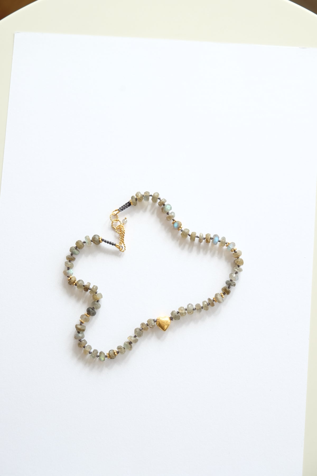 VISNA SMALLL HEART NECKLACE LABRADORITE
