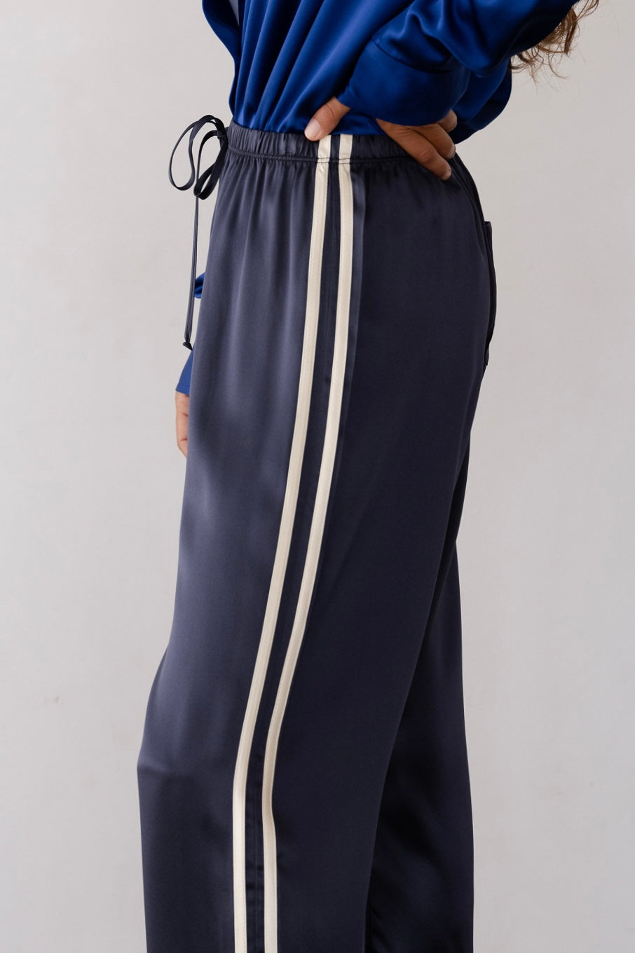 SILK STRIPE CROP PANT