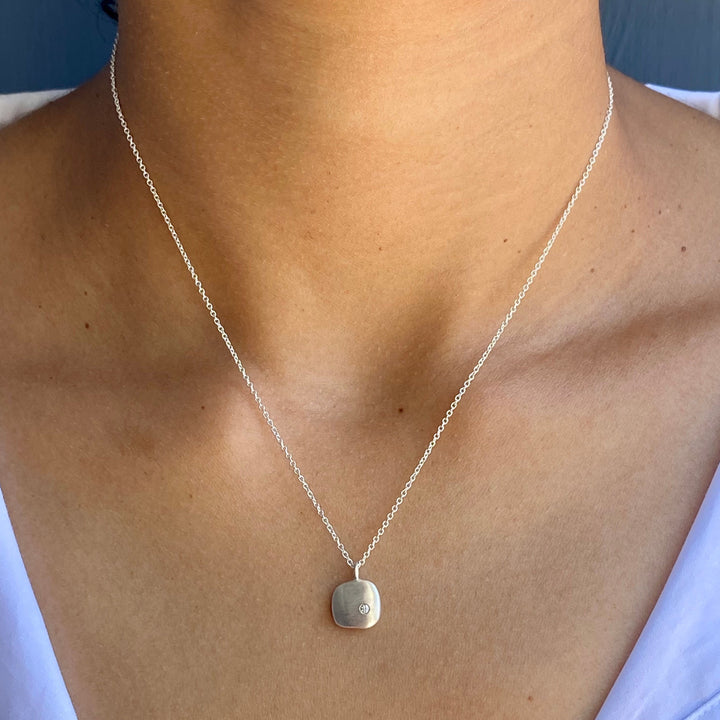 SMALL PUFFY SQQUARE W/DIAMOND SILVER NECKLACE