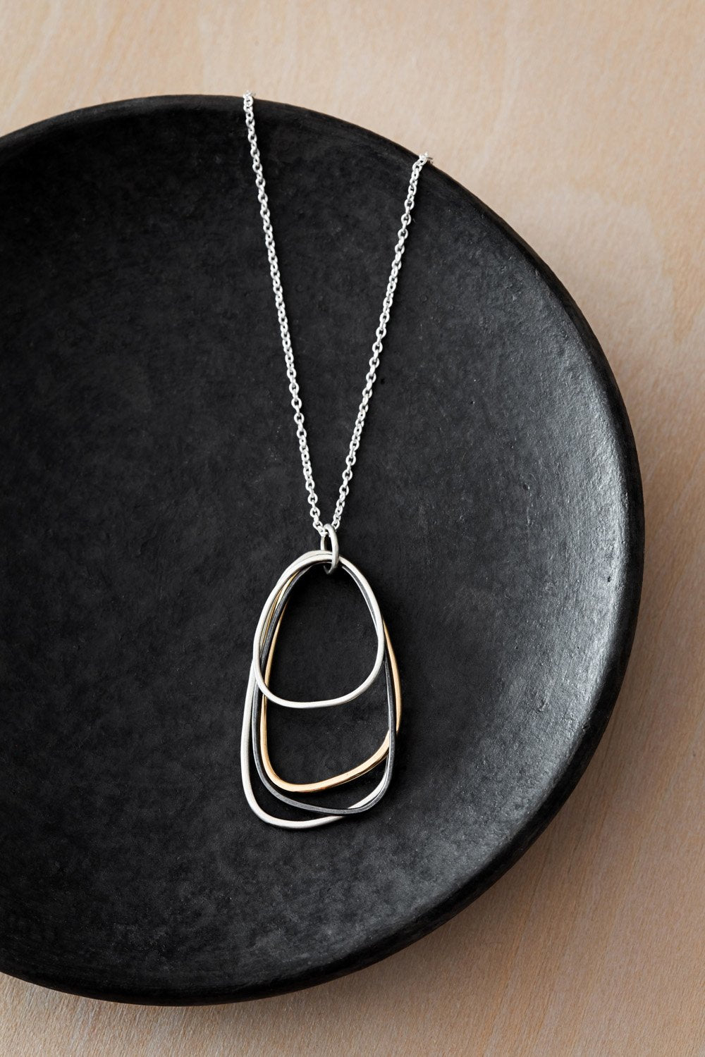 MULTI TRI NECKLACE