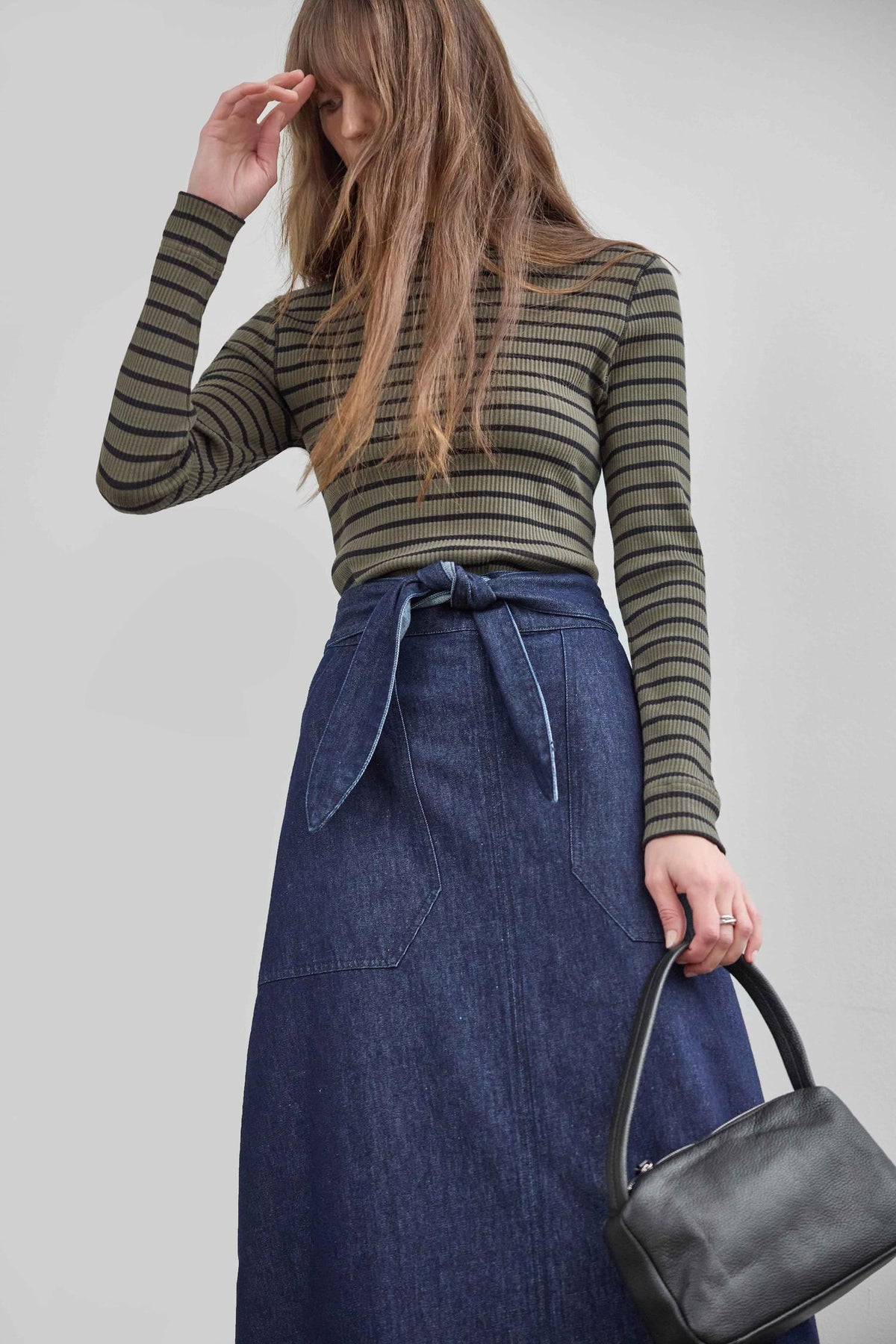 RIBBED LONG SLEEVE MOCK NECK TEE
