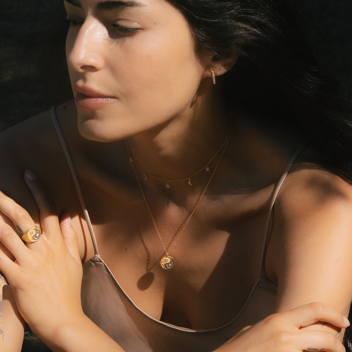 BLACK/GOLD YIN YANG RING