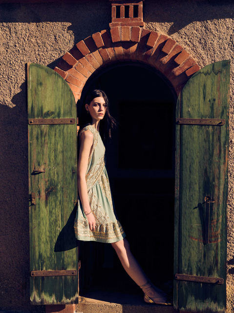 TRIANGLE SHORT SLIT NECK DRESS