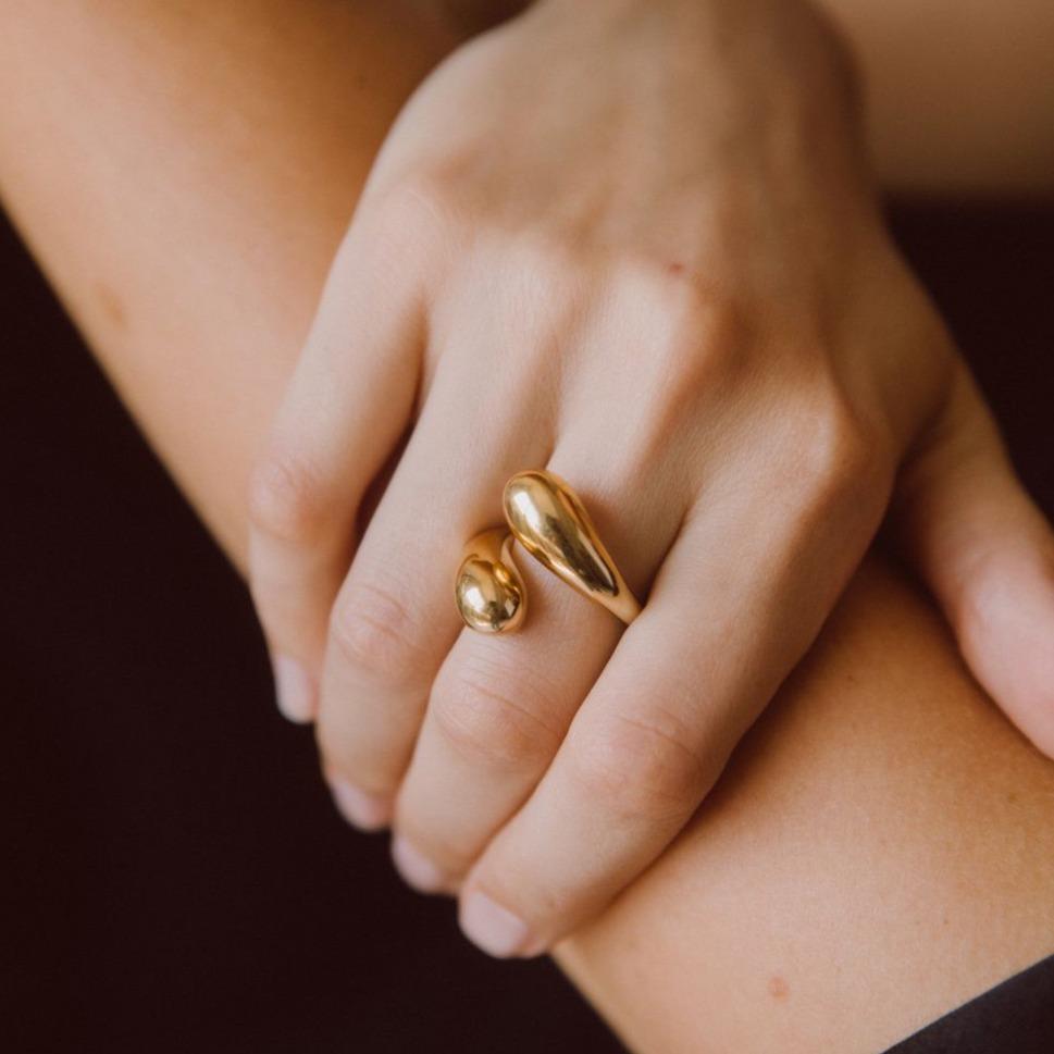 TWISTED DASH RING