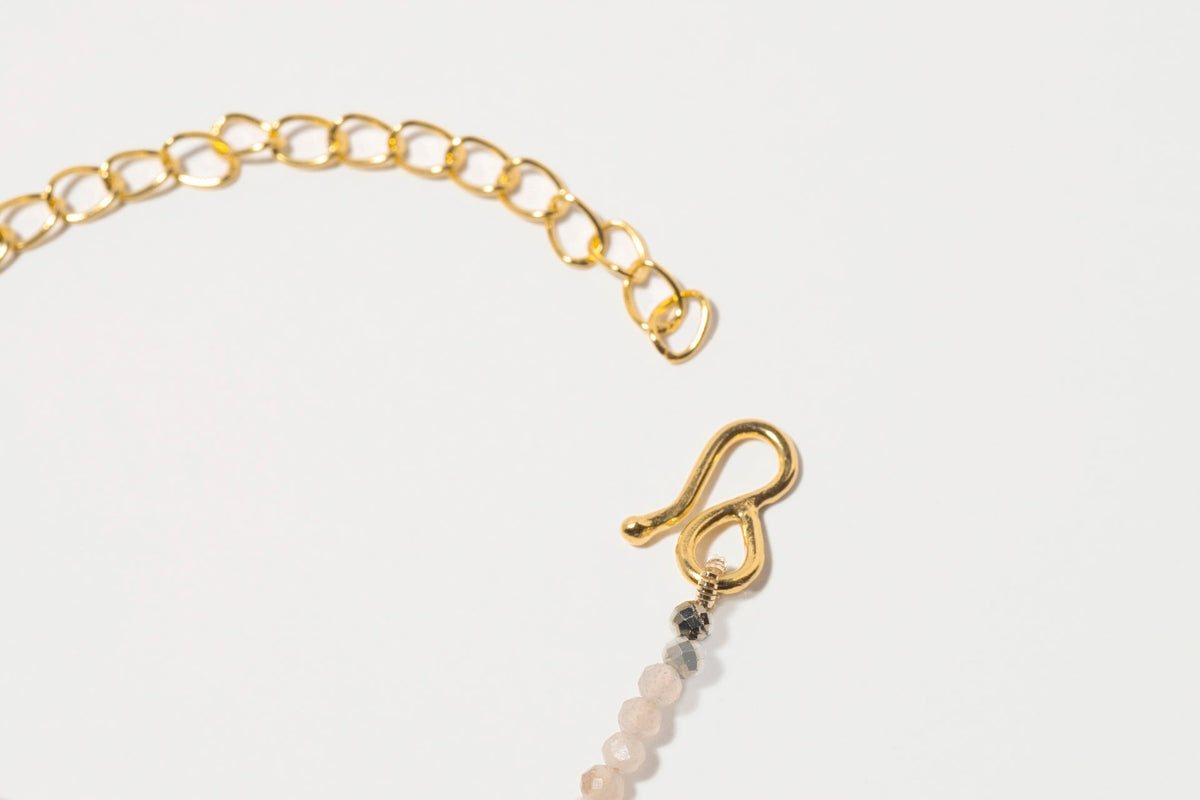 UNCUT BEADED NECKLACE