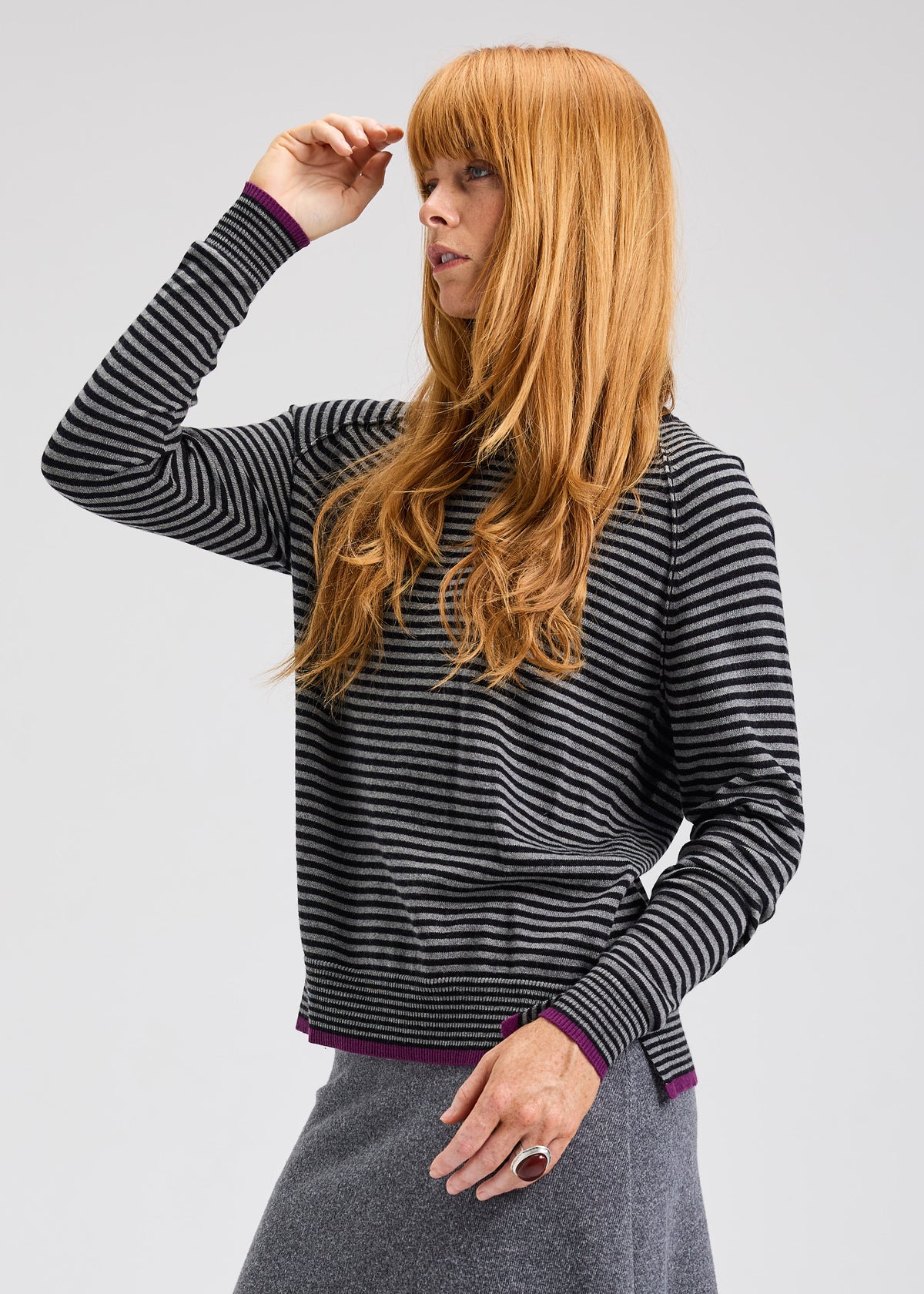 STRIPE CREW SWEATER