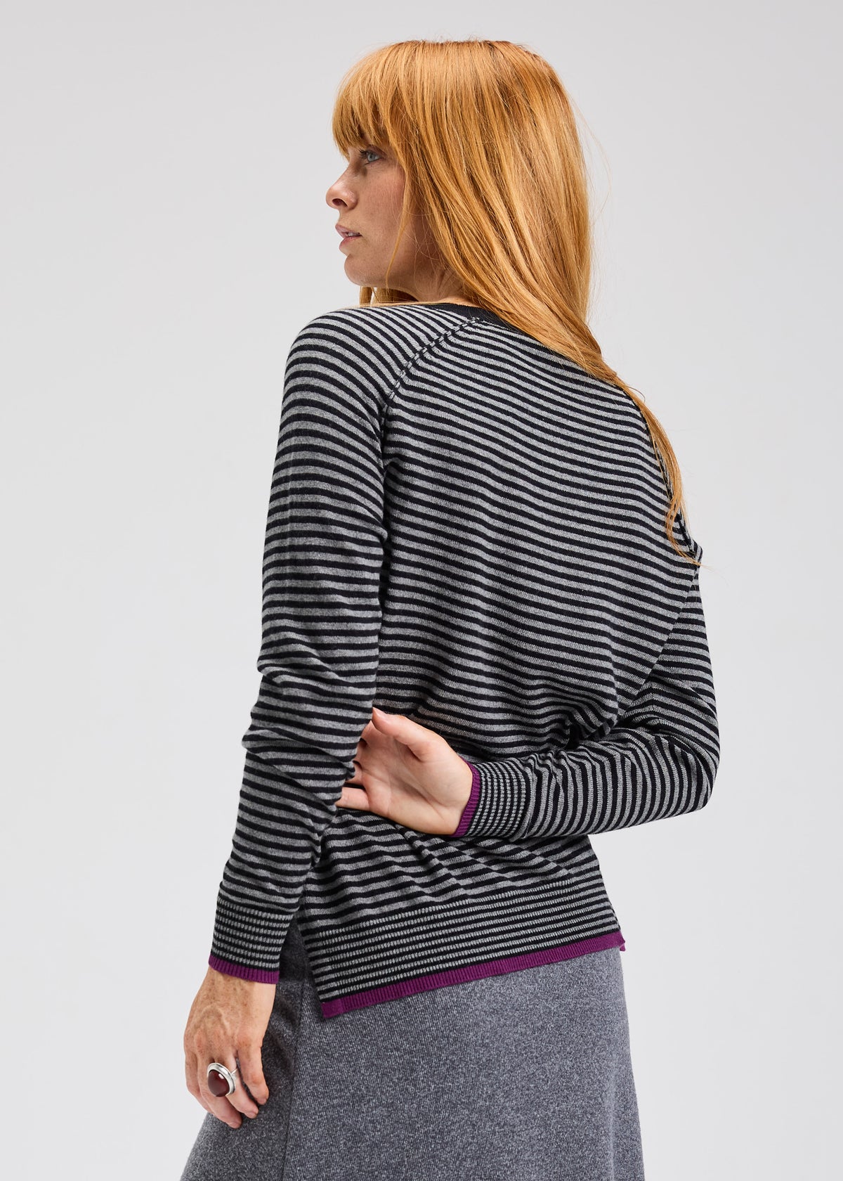 STRIPE CREW SWEATER