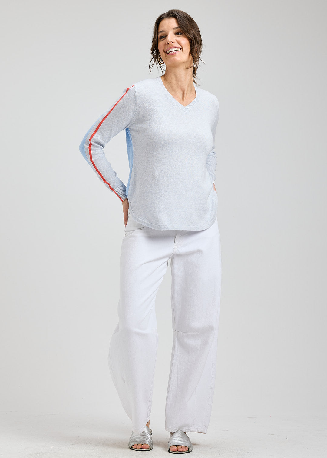 ROUNDED BOTTOM V SWEATER