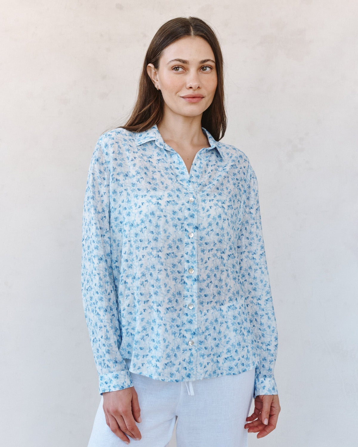 CLASSIC BUTTON DOWN SHIRT