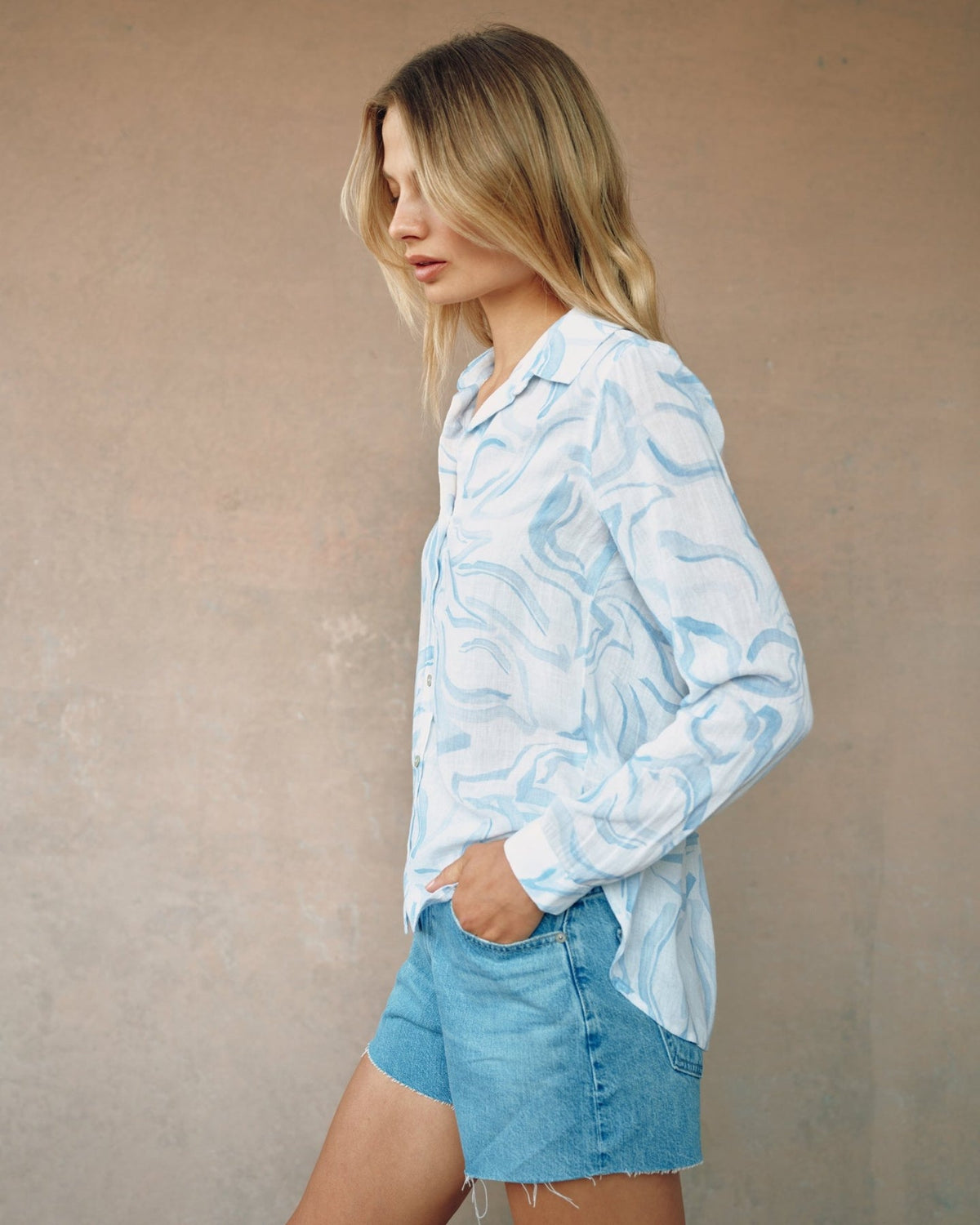 CLASSIC BUTTON DOWN