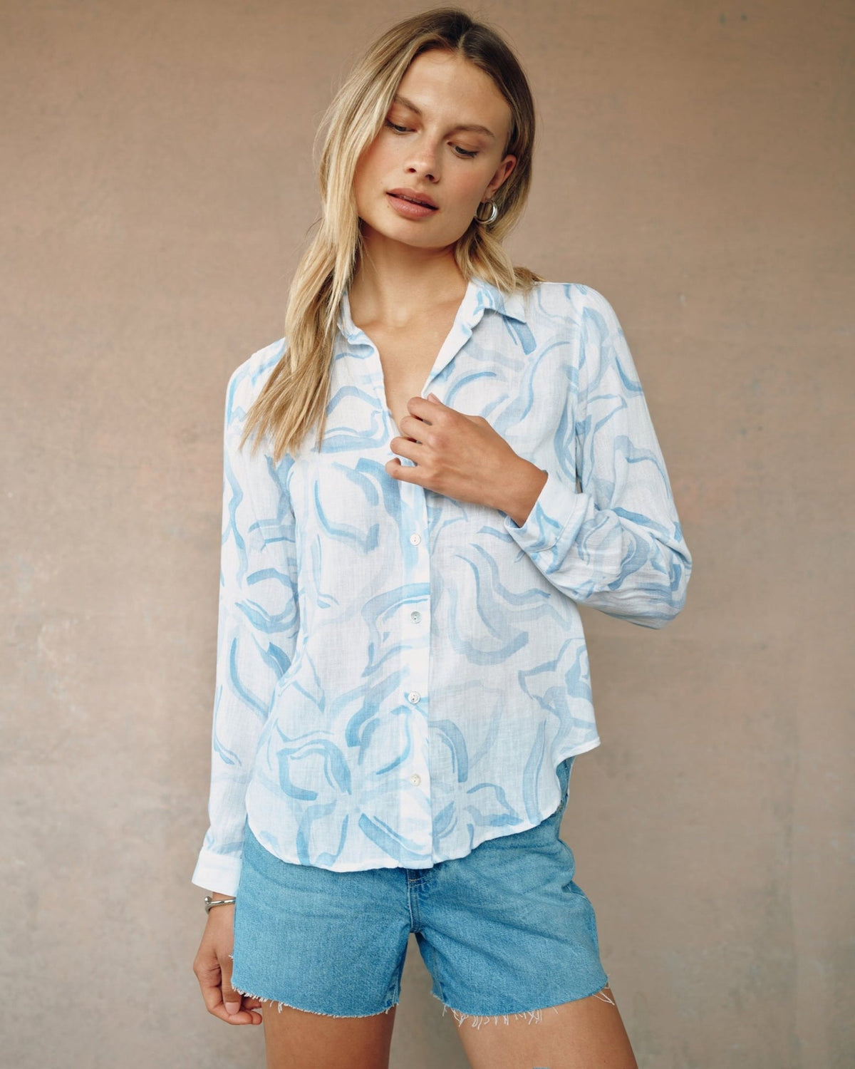 CLASSIC BUTTON DOWN