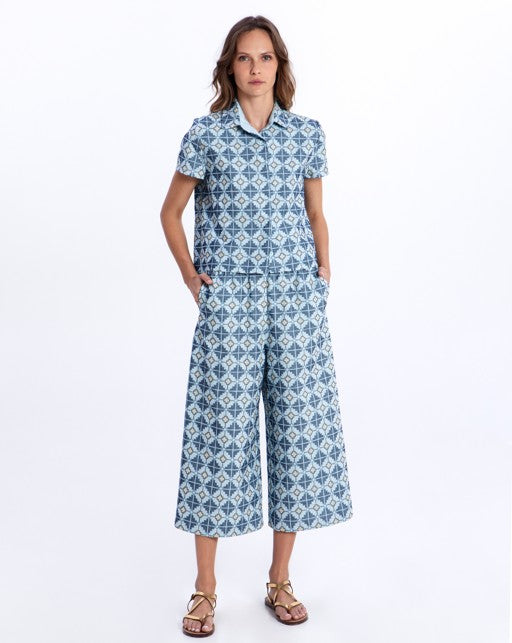 BACK PLEAT DAISY SHIRT