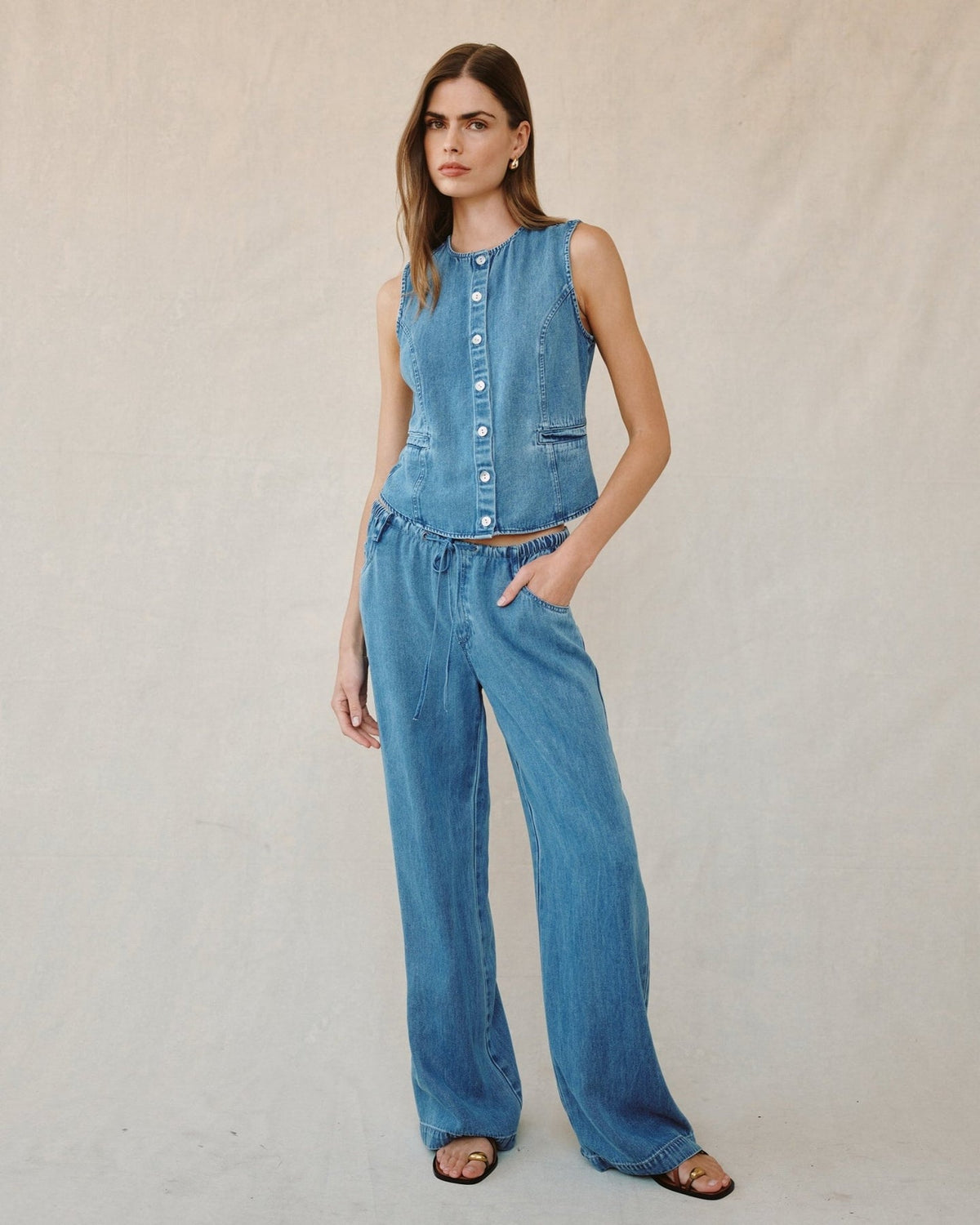 HIGH NECK FITTED VEST