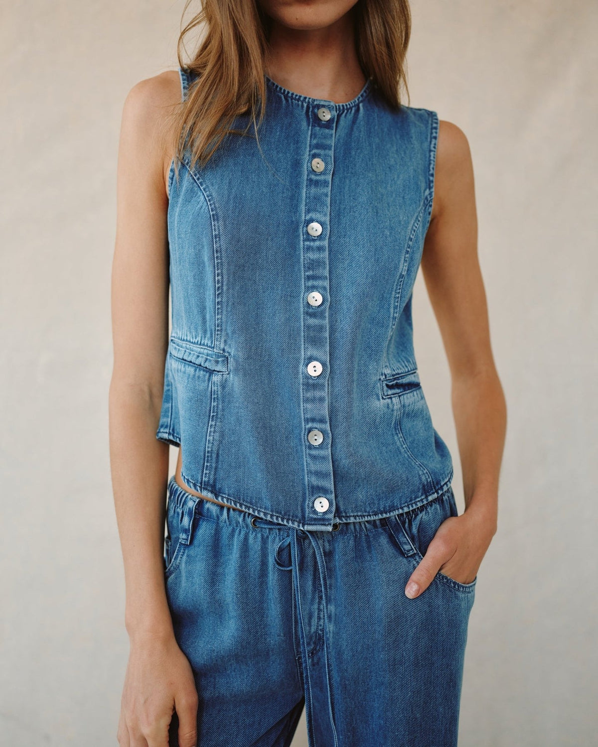 HIGH NECK FITTED VEST