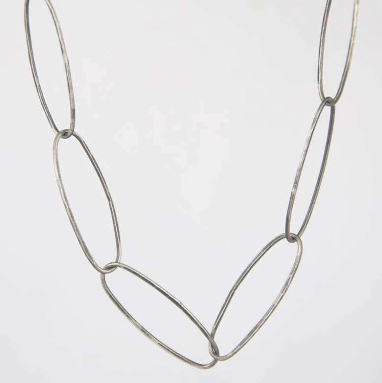 OVAL LINK HAMMERED NECK SS 44&quot;