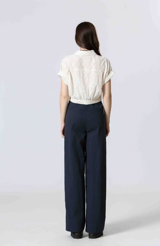EYELET TOP
