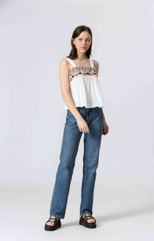 EMBROIDERED DETAIL TOP