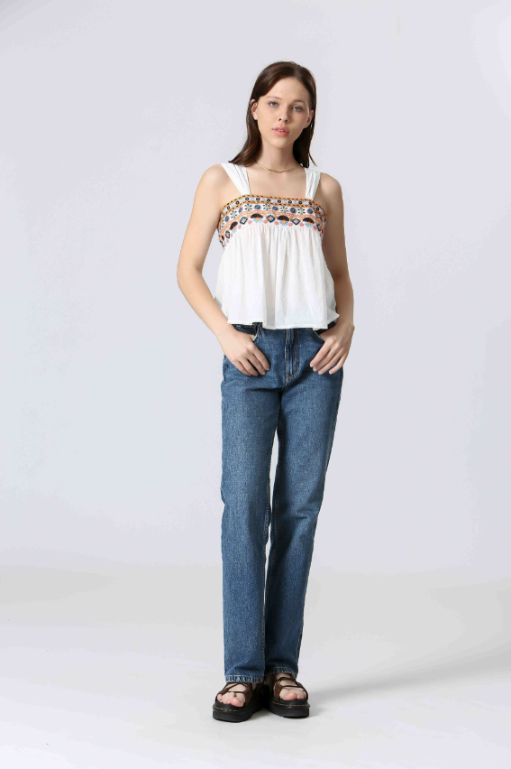 EMBROIDERED DETAIL TOP