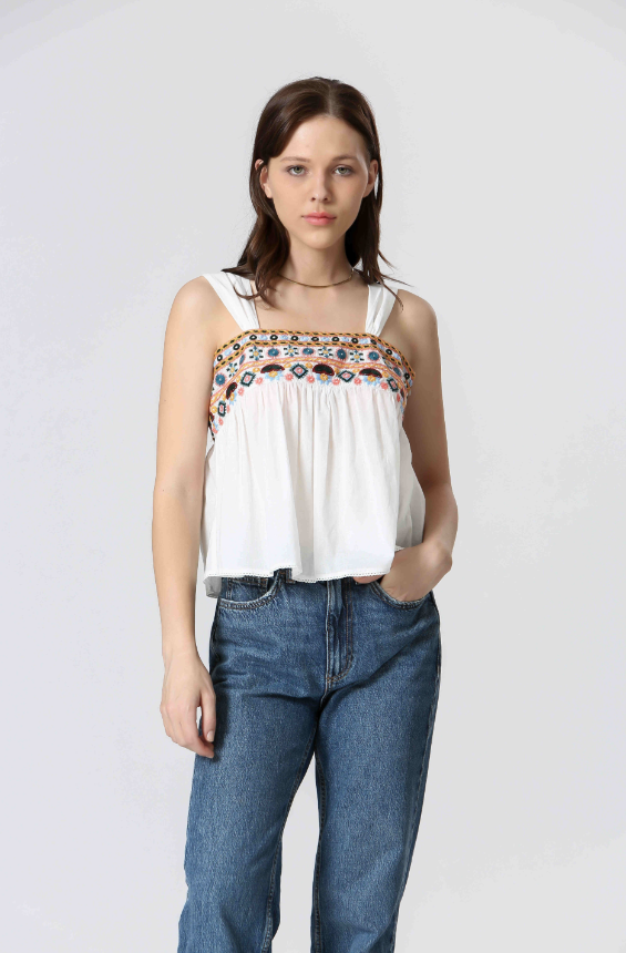 EMBROIDERED DETAIL TOP