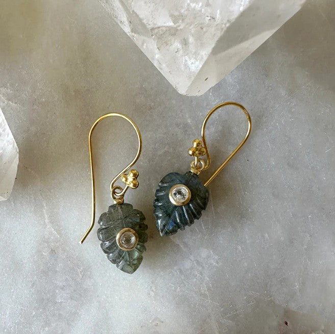 CARVED LABRADORITE EARRING