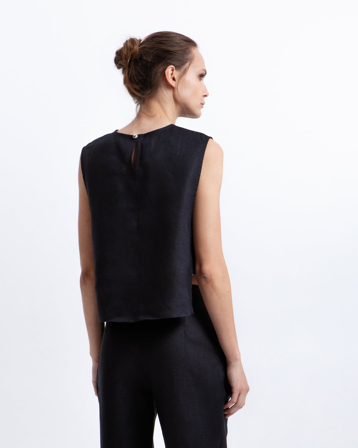 SLEEVELESS SIDE CUTOUT LINEN TANK