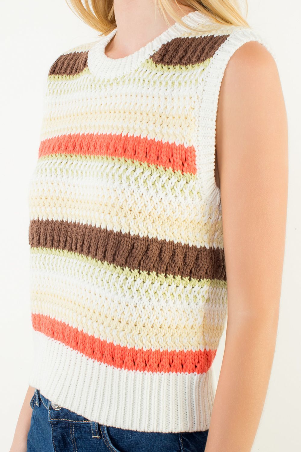 KNIT VEST