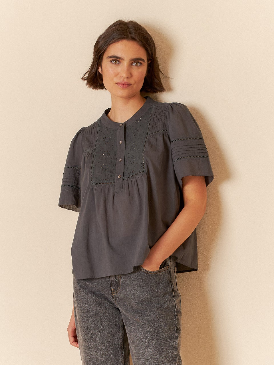 SHORT SLEEVE EMBROIDERED BLOUSE