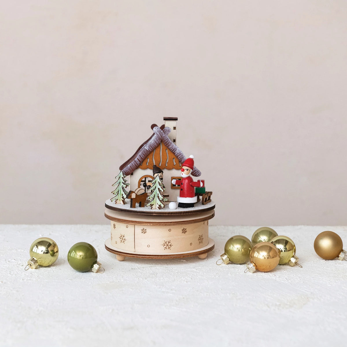 SANTA&#39;S COTTAGE MUSIC BOX