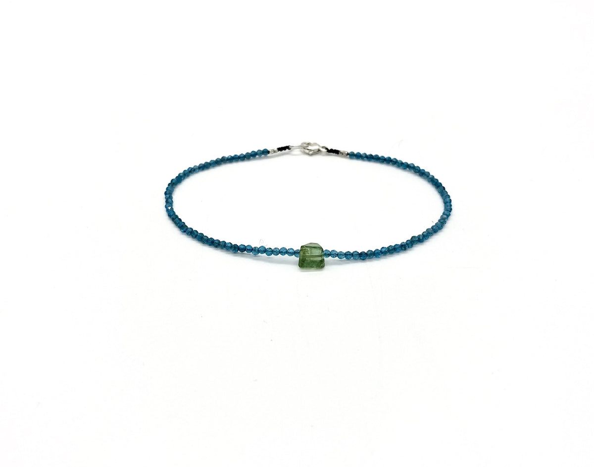 APATITE & TOURMALINE BEAD BRACELET