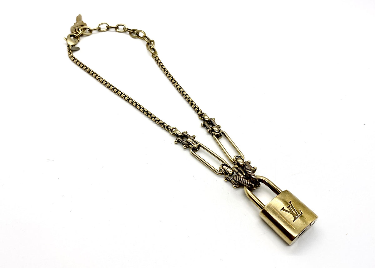 LV LOCK HINGED CHAIN NECKLACE
